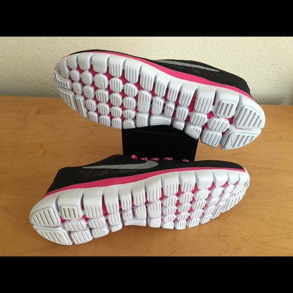 Women’s Nike - Picture 5 of 5